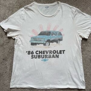 Old Navy 1986 Chevrolet Suburban Graphic T-Shirt XL White Retro Truck Tee